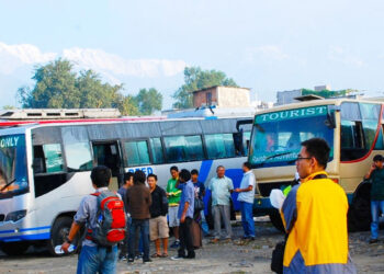 दशैंमा उपत्यका छाड्नेको संख्या बढ्दै, तीन दिनमा बाहिरिए दुई लाख