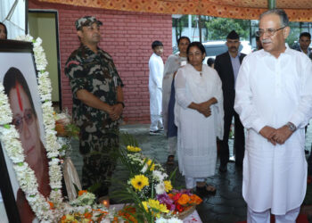 प्रचण्डलाई समवेदना दिन एमाले नेताहरु बालुवाटारमा