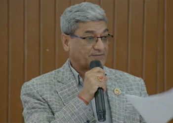 संसदमा एमाले एग्रेसिभ र अधैर्य छ : रमेश लेखक