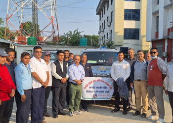 सुदूरपश्चिमबाट स्वास्थ्य सामग्रीसहित चिकित्सक टोली खटियो