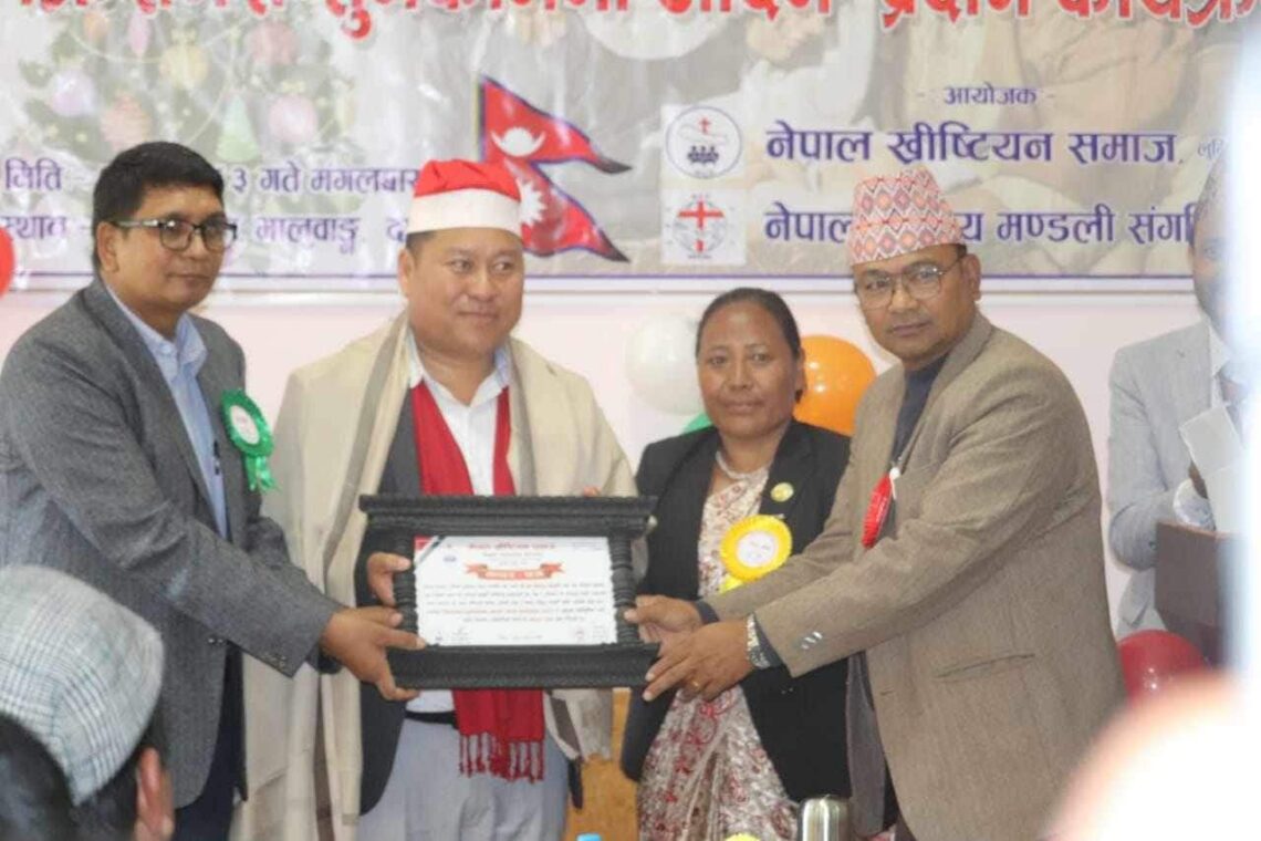 आफ्नो हक अधिकारकाे लागि इसाई समुदायले प्रदेश अर्थ मन्त्री धन बहादुर मास्कीलाई ध्यानाकर्षण पत्र बुझाए