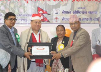 आफ्नो हक अधिकारकाे लागि इसाई समुदायले प्रदेश अर्थ मन्त्री धन बहादुर मास्कीलाई ध्यानाकर्षण पत्र बुझाए