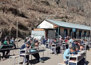 जाडो बढेपछि चौरमै परीक्षा लिँदै हुम्लाका स्कुल