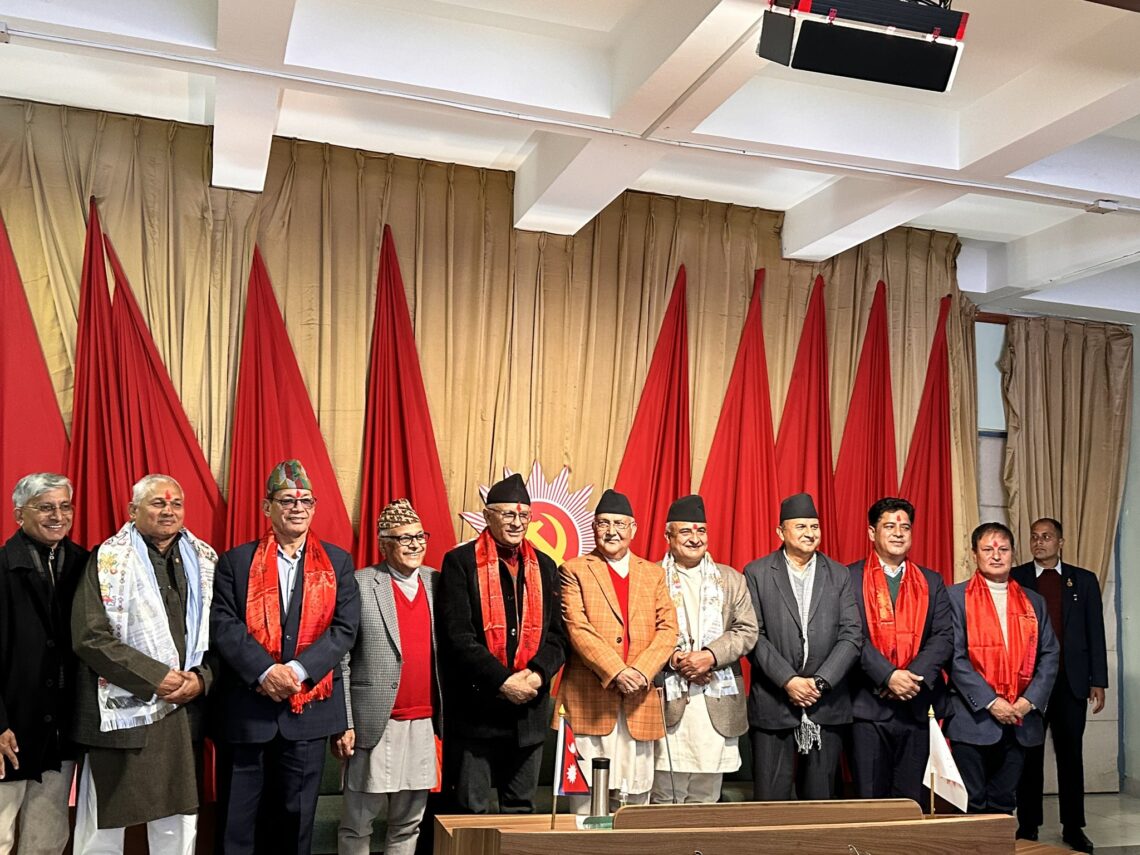 एमालेका ६ केन्द्रीय सदस्यले लिए शपथ