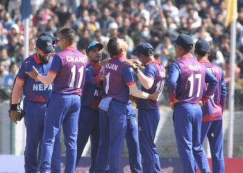 रिजनले लिए डेब्यू विकेट