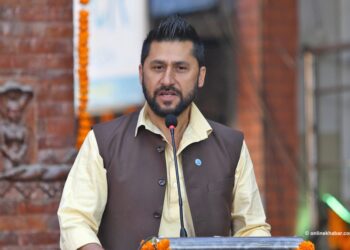 रोड टेष्ट गरेर मात्र लाइसेन्स दिनुपर्छ : गृहमन्त्री लामिछाने