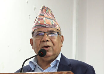 नेकपा एसलाई हेपे सत्ता गठबन्धन छाड्छौँ : माधव नेपाल
