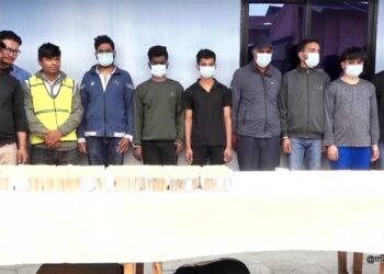 डेढ किलो सुन र डेढ करोड रुपैयाँसहित सातजना यसरी परे प्रहरीको फन्दामा