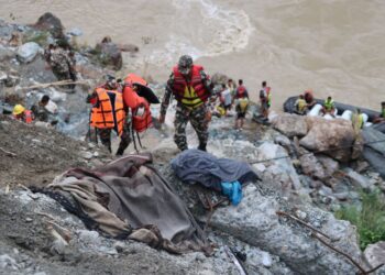 सिमलताल पहिरो : बगेका बसका पाँचजनाको शव भेटियो