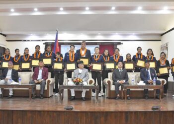 प्रधानमन्त्रीले गरे महिला भलिबल खेलाडीलाई पुरस्कार वितरण