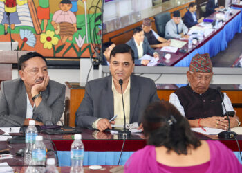 ट्रंक लाइन विवादमा प्रचण्डसँग स्पष्टीकरण सोध्नुपर्छ : योगेश भट्टराई