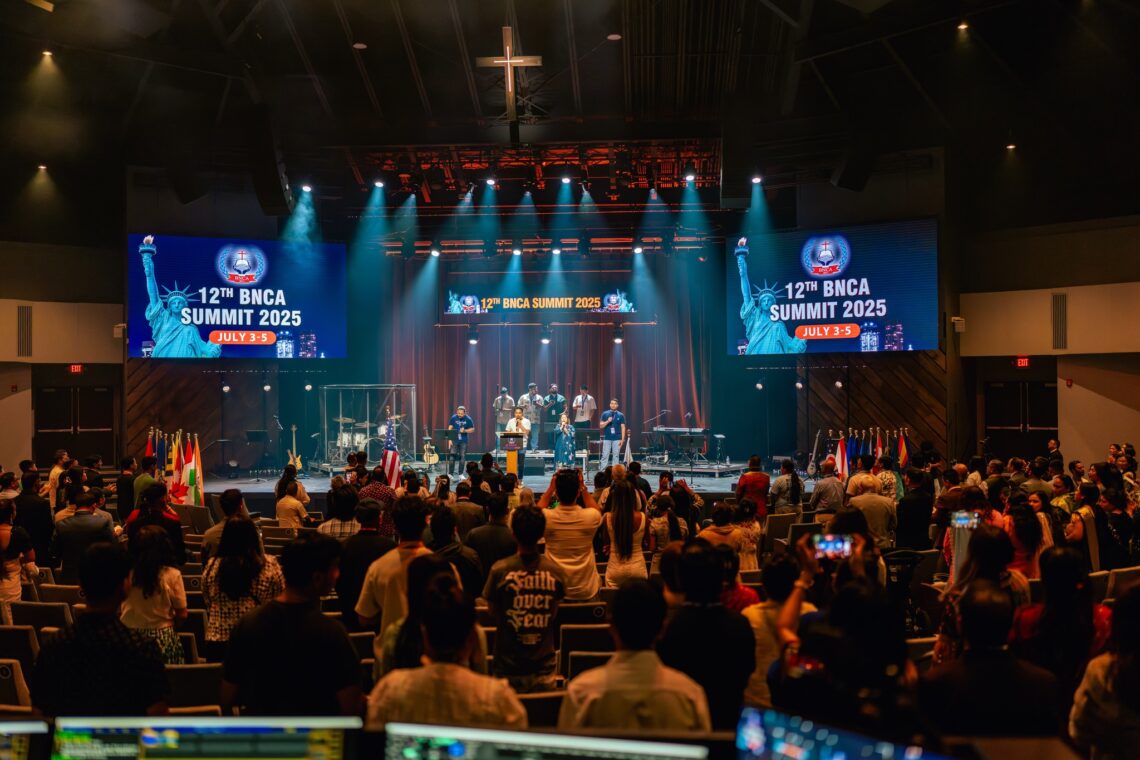 पास्टर भद्र राई र गायिका लिडिया राई ‘गोल्डेन अवार्ड’ द्वारा सम्मानित