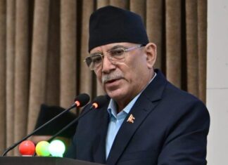 प्रचण्डको प्रश्न : प्रधानमन्त्री आउनुहुन्छ, कसैको अनुहार नहेरी जानुहुन्छ यो के तरिका हो ?